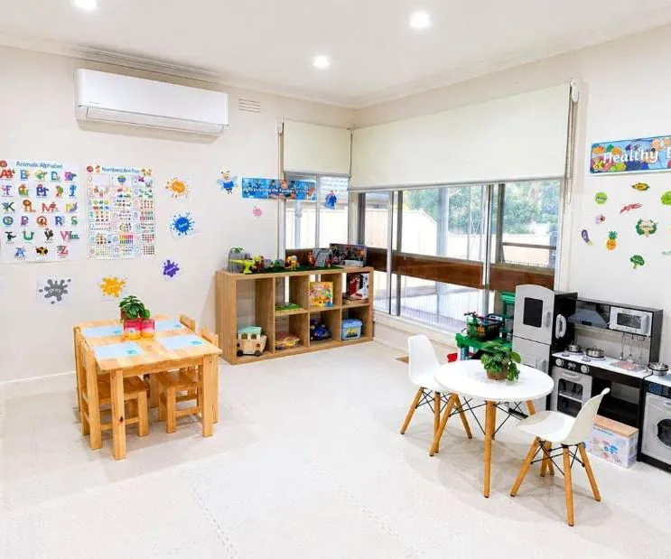 The bright MeeBon play room with a kitchen corner, easel and small tables
